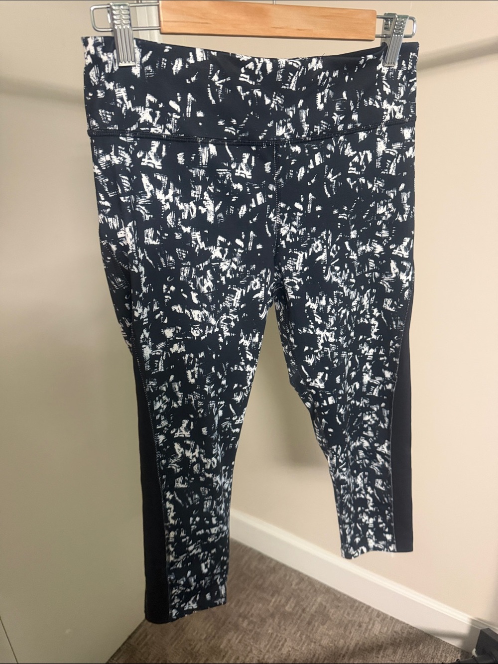Express Black and White Patterned Capri Leggings